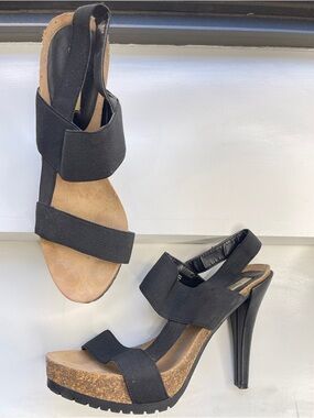 Simply Vera Vera Wang Black Platform Strappy High-Heel Sandals